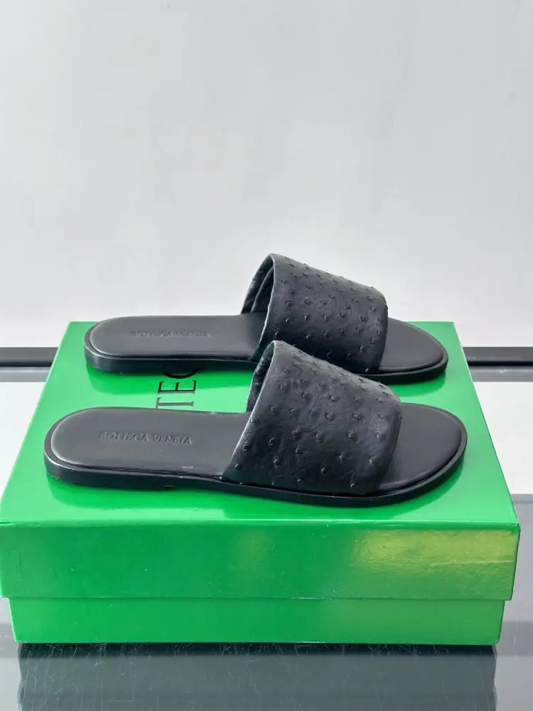 Bottega Veneta — Шльопанці чоловічі