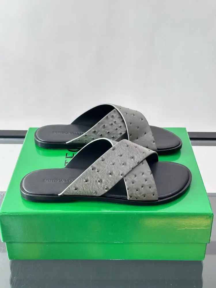 Bottega Veneta — Шльопанці чоловічі