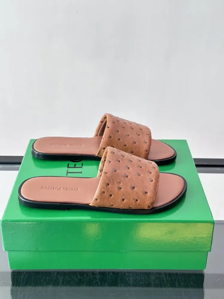 Bottega Veneta — Шльопанці чоловічі