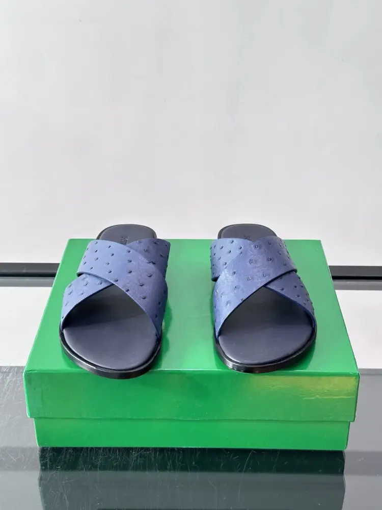 Bottega Veneta Шльопанці чоловічі — Фото 2