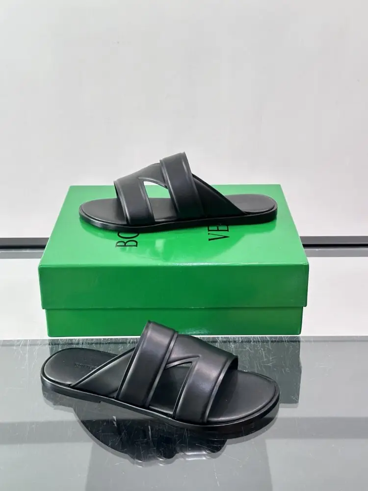 Bottega Veneta Шльопанці чоловічі — Фото 4