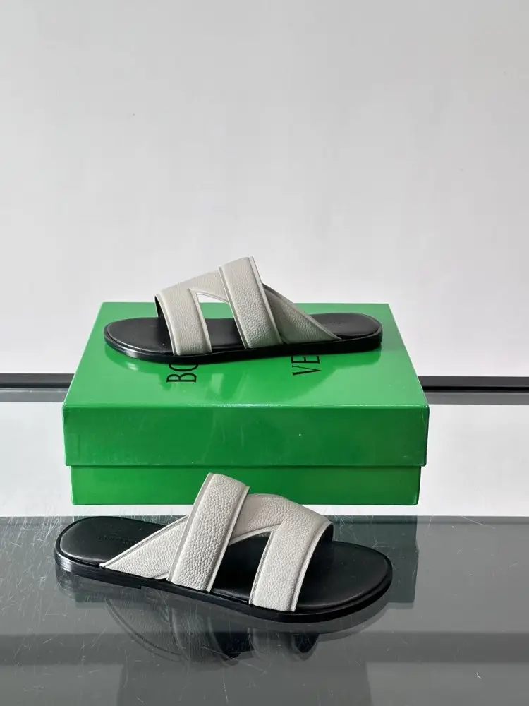 Bottega Veneta Шльопанці чоловічі — Фото 4
