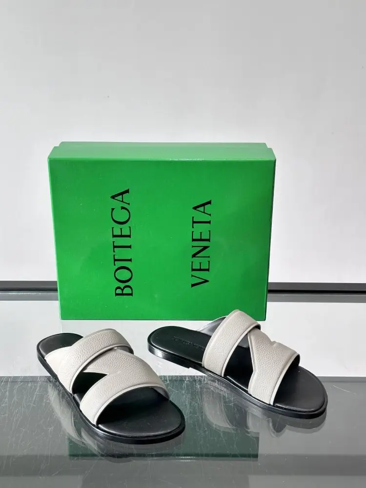 Bottega Veneta Шльопанці чоловічі — Фото 5