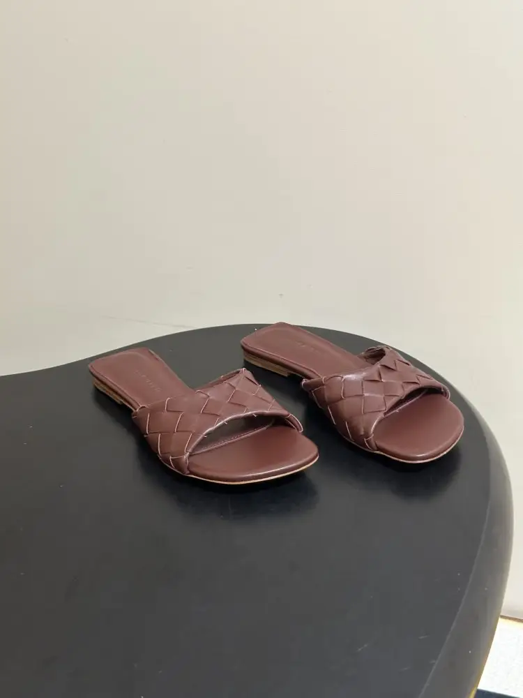 Bottega Veneta — Шльопанці жіночі