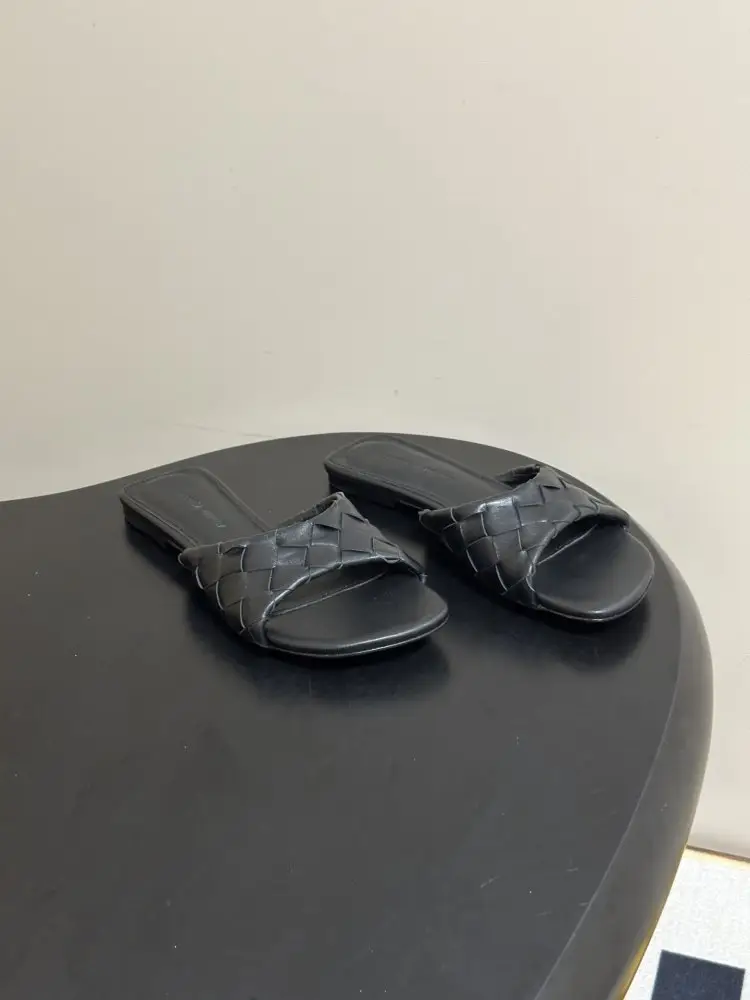 Bottega Veneta — Шлепанцы женские