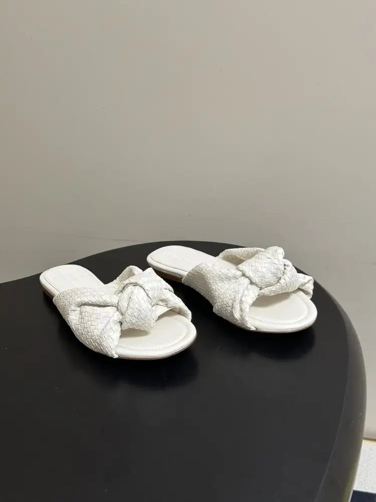 Bottega Veneta — Шльопанці жіночі