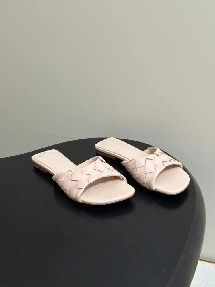 Bottega Veneta — Шльопанці жіночі