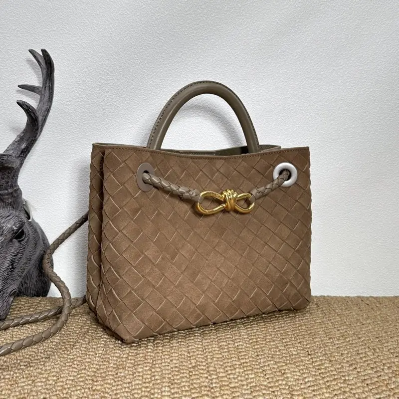 Bottega Veneta Замшева сумка BV Andiamo 25 см — Фото 2