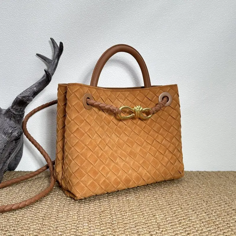 Bottega Veneta Замшева сумка BV Andiamo 25 см — Фото 2