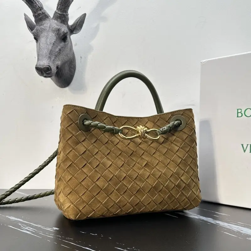 Bottega Veneta Замшева сумка BV Andiamo 25 см — Фото 2