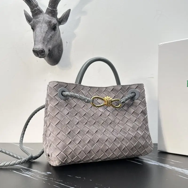 Bottega Veneta Замшева сумка BV Andiamo 25 см — Фото 2