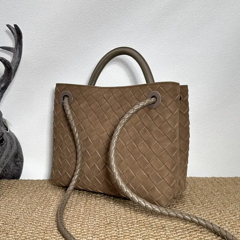 Bottega Veneta Замшева сумка BV Andiamo 25 см — Фото 3