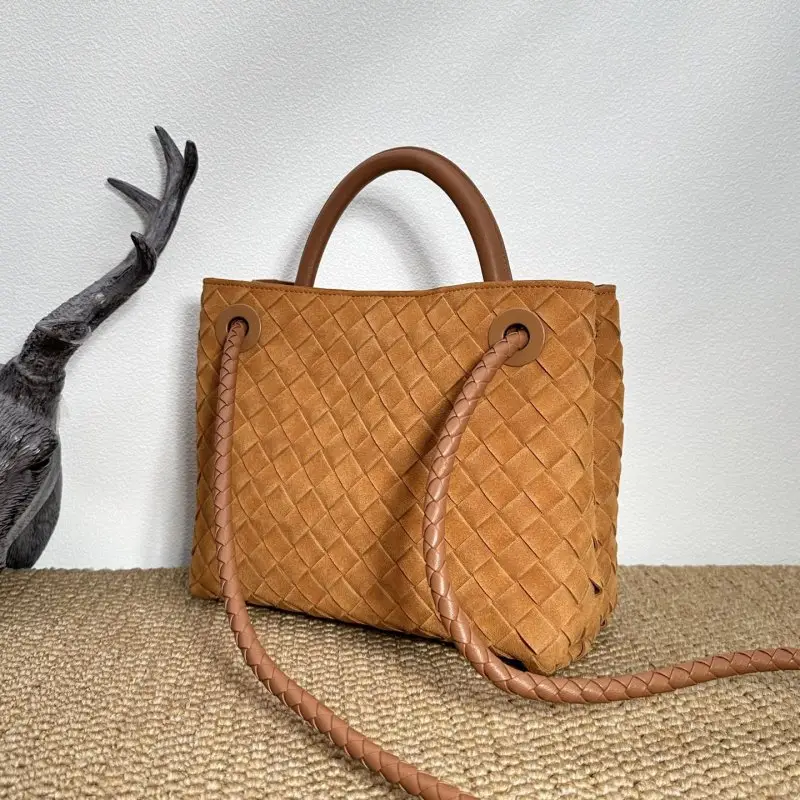 Bottega Veneta Замшева сумка BV Andiamo 25 см — Фото 3