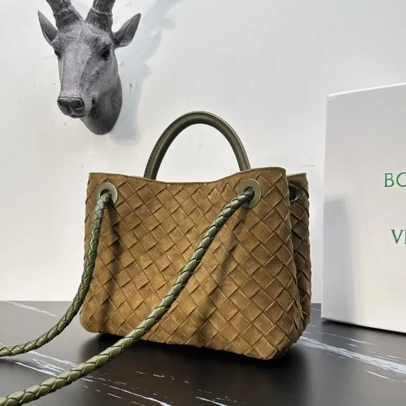 Bottega Veneta Замшева сумка BV Andiamo 25 см — Фото 3