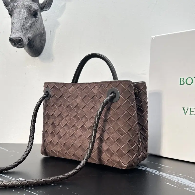 Bottega Veneta Замшевая сумка BV Andiamo 25 см — Фото 3