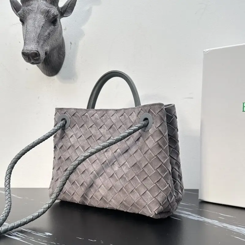 Bottega Veneta Замшева сумка BV Andiamo 25 см — Фото 3