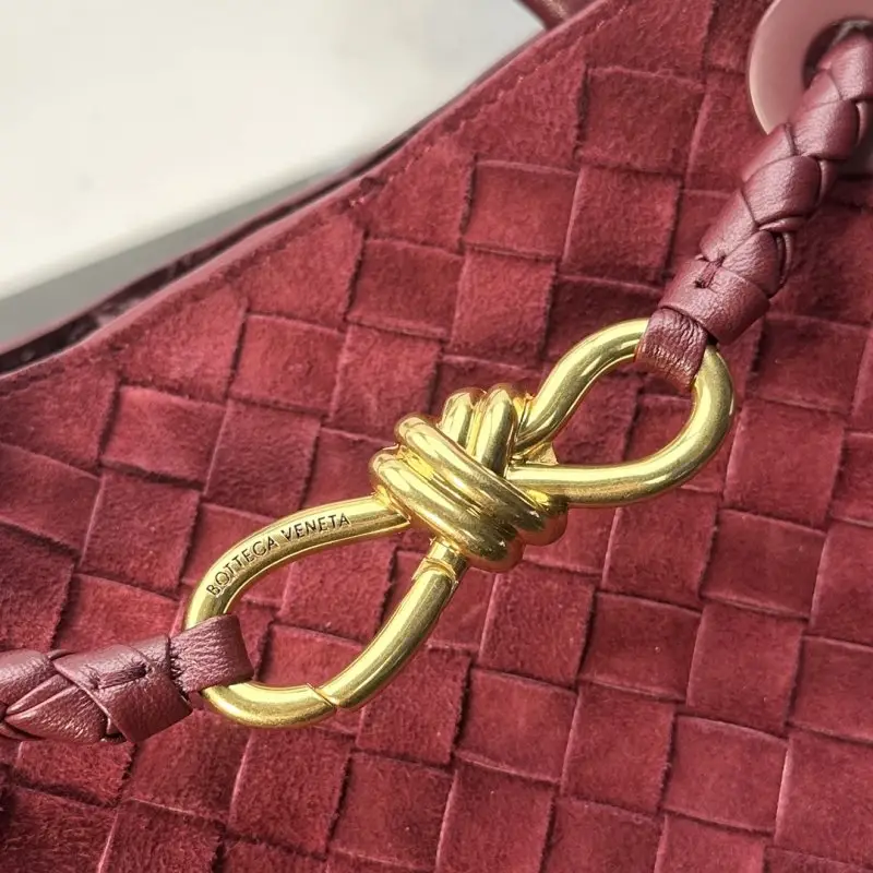 Bottega Veneta Замшева сумка BV Andiamo 25 см — Фото 4