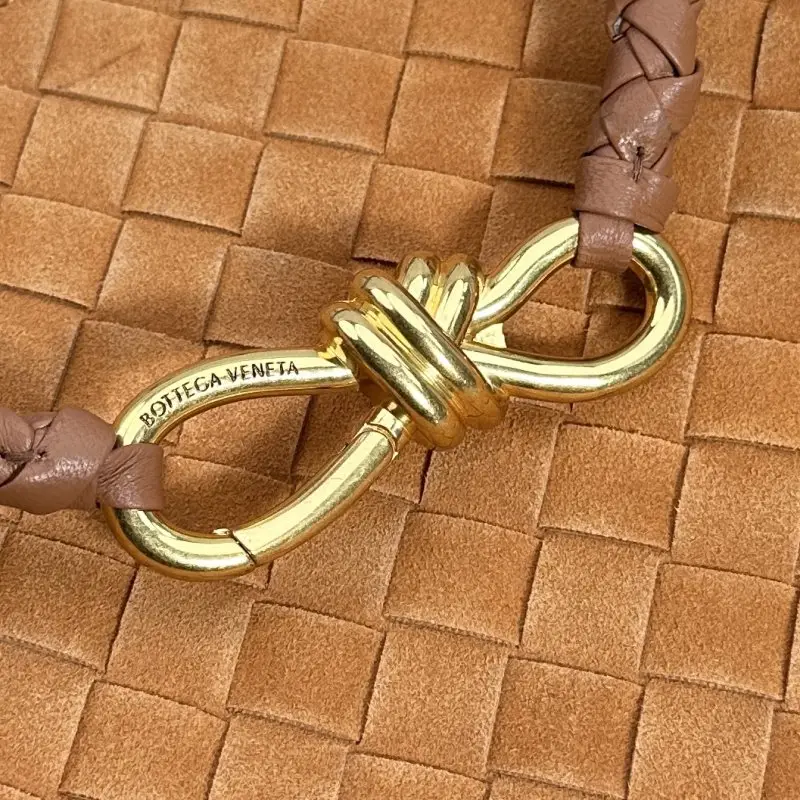 Bottega Veneta Замшева сумка BV Andiamo 25 см — Фото 4