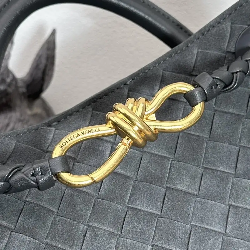 Bottega Veneta Замшева сумка BV Andiamo 25 см — Фото 4