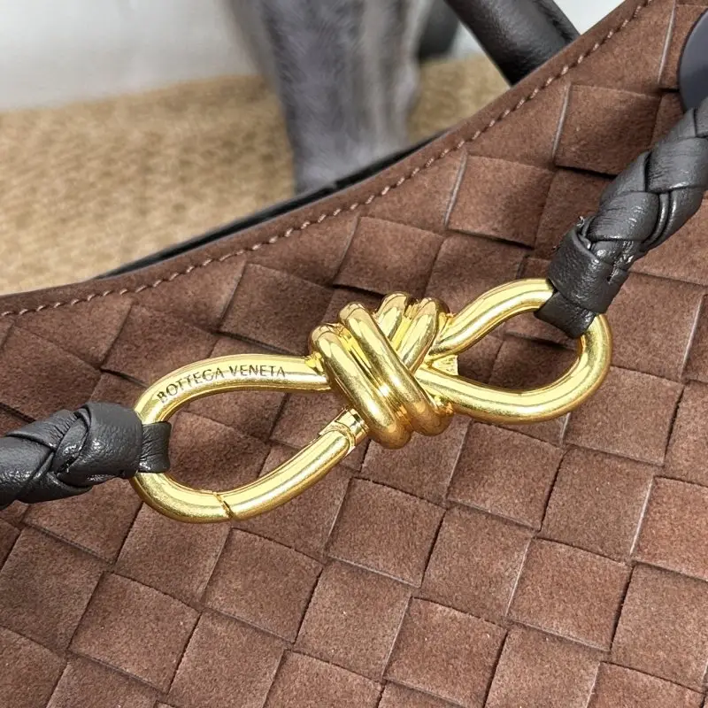 Bottega Veneta Замшева сумка BV Andiamo 25 см — Фото 4