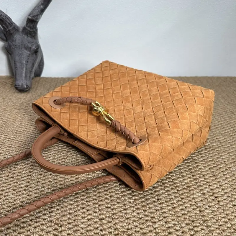 Bottega Veneta Замшева сумка BV Andiamo 25 см — Фото 5