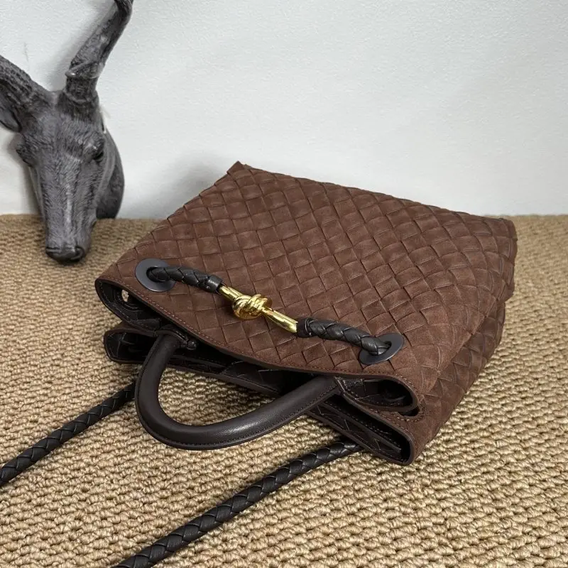 Bottega Veneta Замшева сумка BV Andiamo 25 см — Фото 5