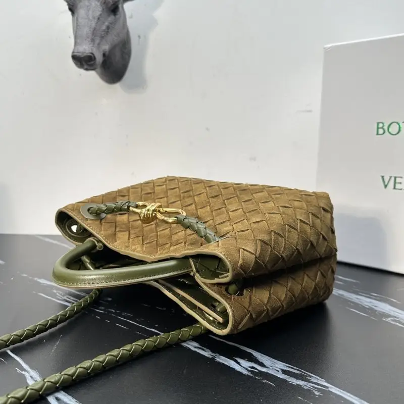 Bottega Veneta Замшева сумка BV Andiamo 25 см — Фото 5