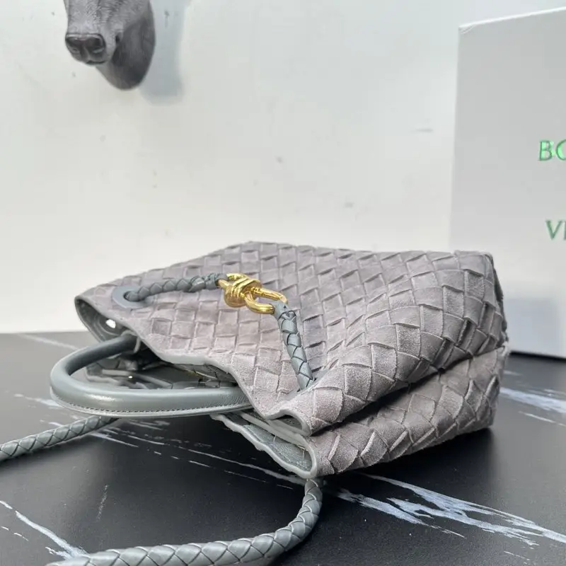 Bottega Veneta Замшева сумка BV Andiamo 25 см — Фото 5