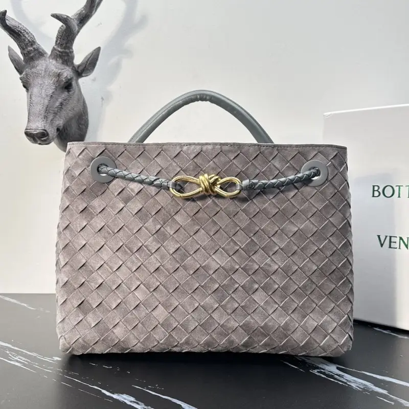 Bottega Veneta — Suede a bag BV Andiamo 32 cm