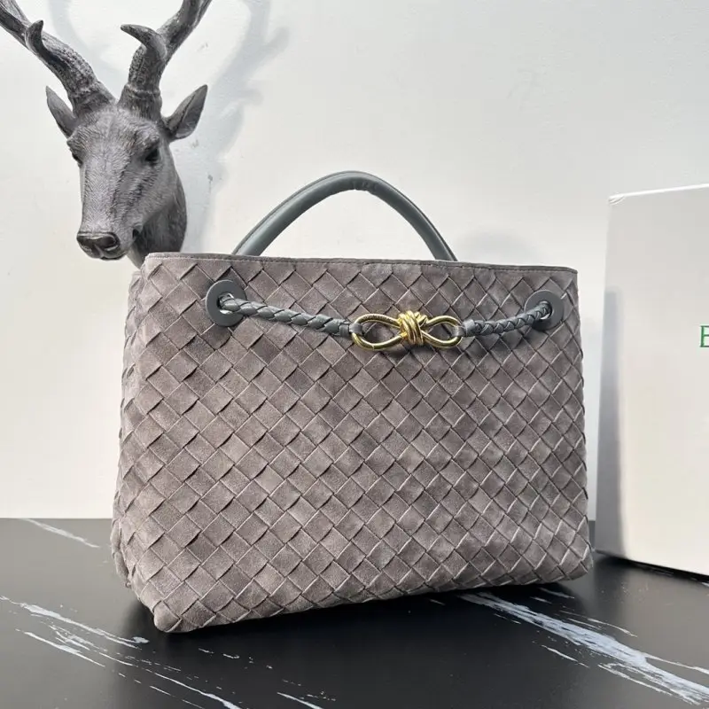 Bottega Veneta Замшева сумка BV Andiamo 32 см — Фото 2