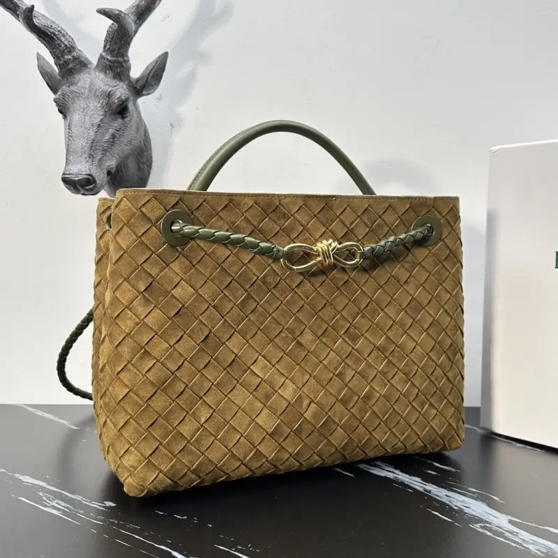 Bottega Veneta Замшева сумка BV Andiamo 32 см — Фото 2