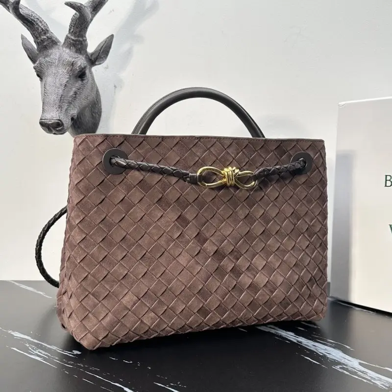 Bottega Veneta Замшева сумка BV Andiamo 32 см — Фото 2