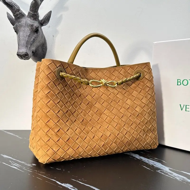 Bottega Veneta Замшева сумка BV Andiamo 32 см — Фото 2