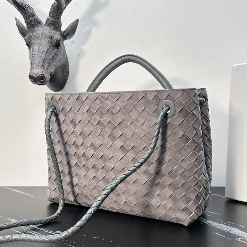 Bottega Veneta Замшева сумка BV Andiamo 32 см — Фото 3