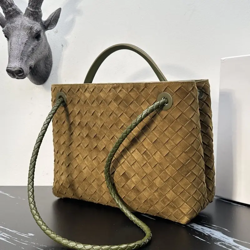 Bottega Veneta Замшева сумка BV Andiamo 32 см — Фото 3