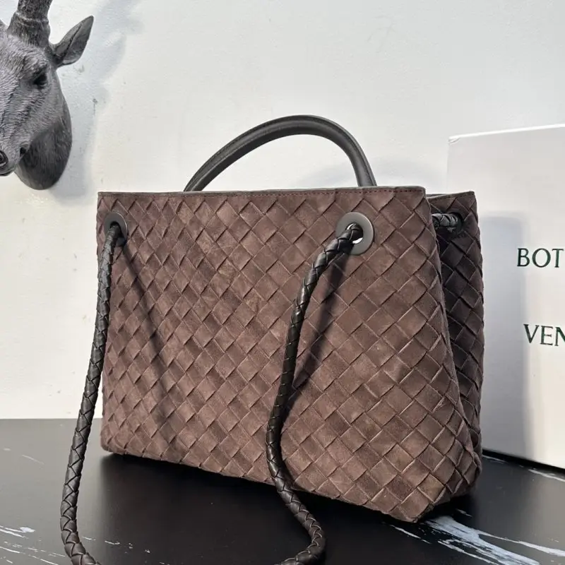Bottega Veneta Замшева сумка BV Andiamo 32 см — Фото 3