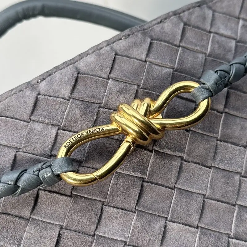 Bottega Veneta Замшева сумка BV Andiamo 32 см — Фото 4