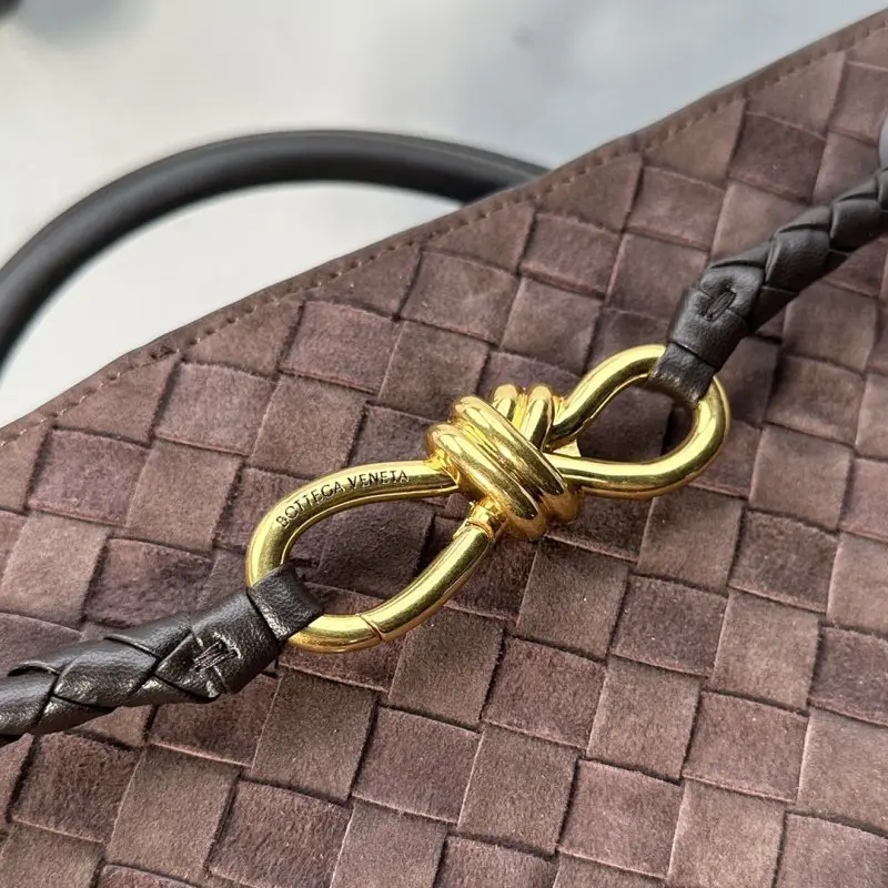 Bottega Veneta Замшева сумка BV Andiamo 32 см — Фото 4