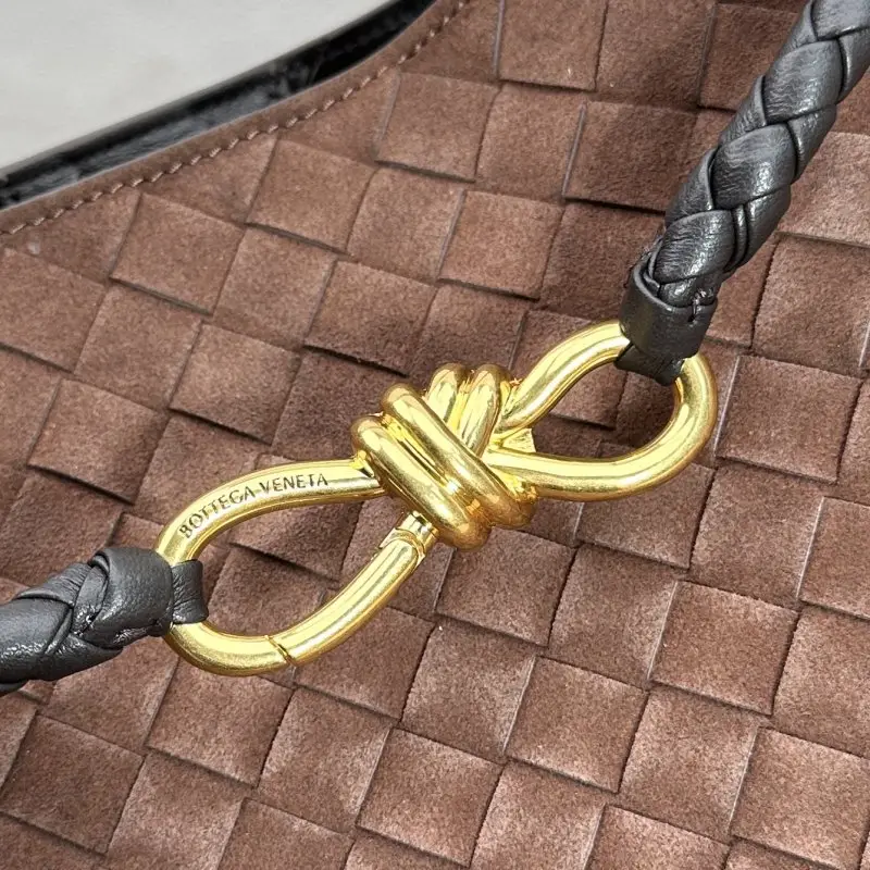 Bottega Veneta Замшевая сумка BV Andiamo 32 см — Фото 4
