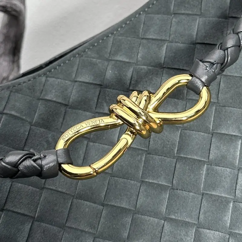 Bottega Veneta Suede a bag BV Andiamo 32 cm — Photo 4