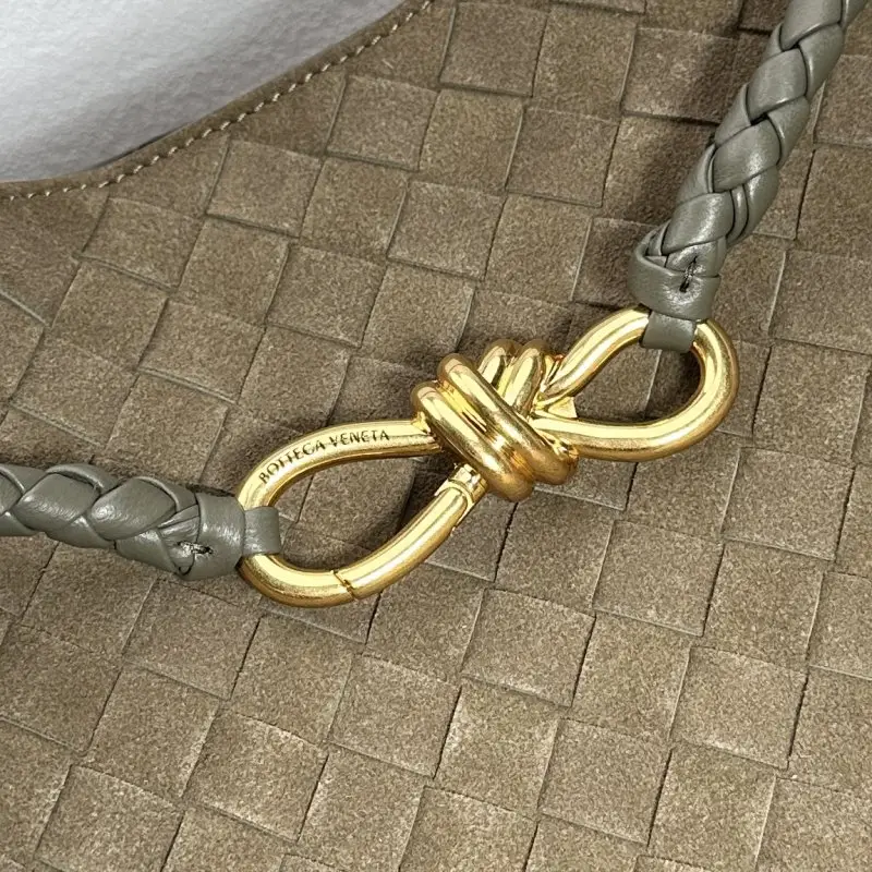Bottega Veneta Замшева сумка BV Andiamo 32 см — Фото 4