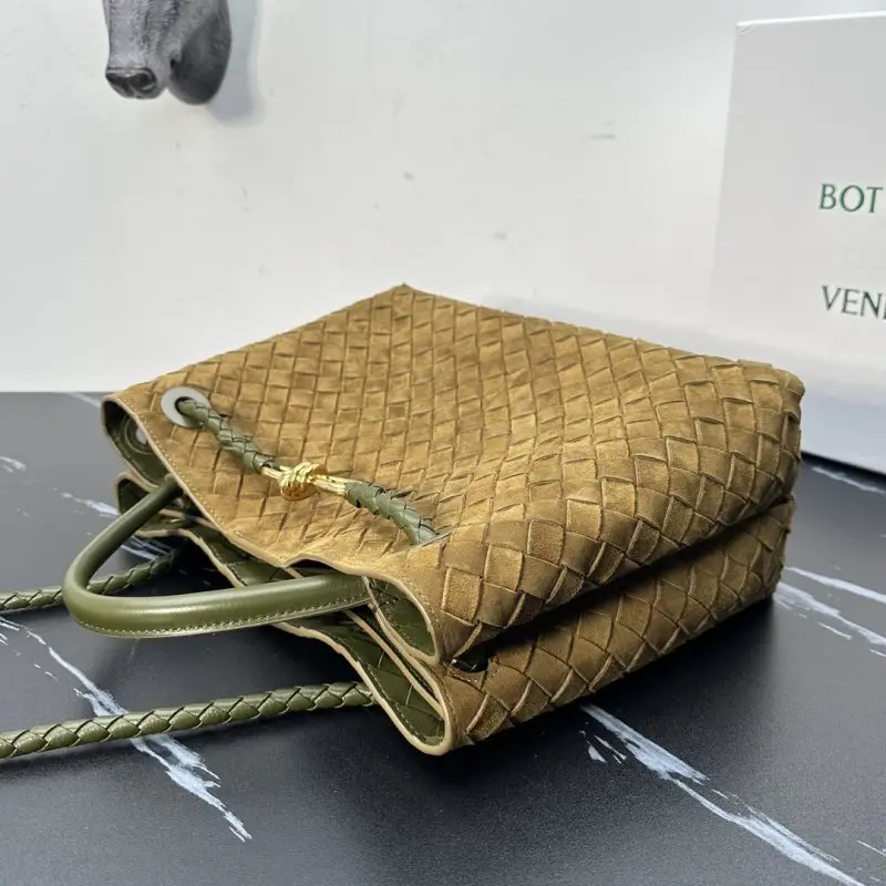 Bottega Veneta Замшева сумка BV Andiamo 32 см — Фото 5