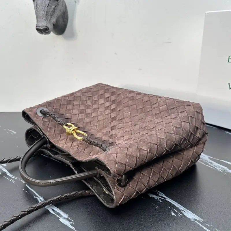 Bottega Veneta Замшева сумка BV Andiamo 32 см — Фото 5