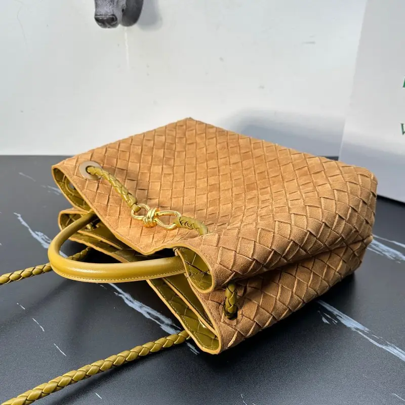 Bottega Veneta Замшева сумка BV Andiamo 32 см — Фото 5