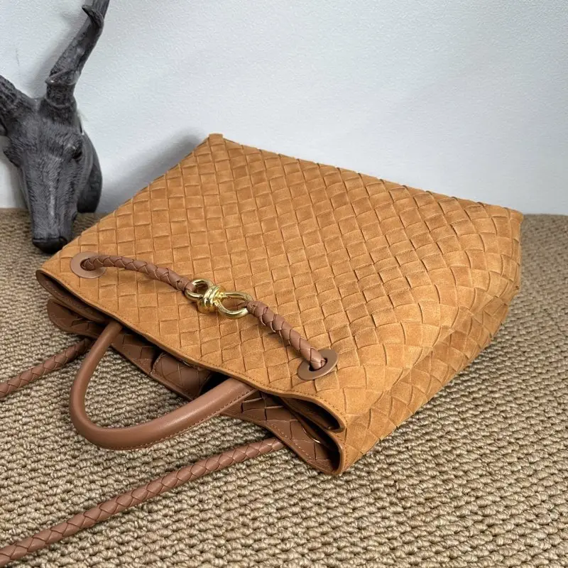 Bottega Veneta Замшева сумка BV Andiamo 32 см — Фото 5