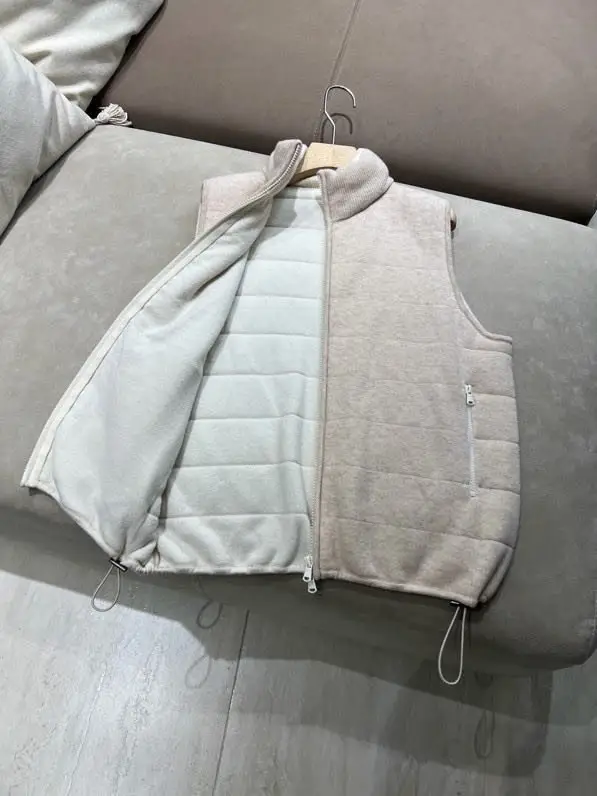 Brunello Cucinelli Cashmere vest female — Photo 2