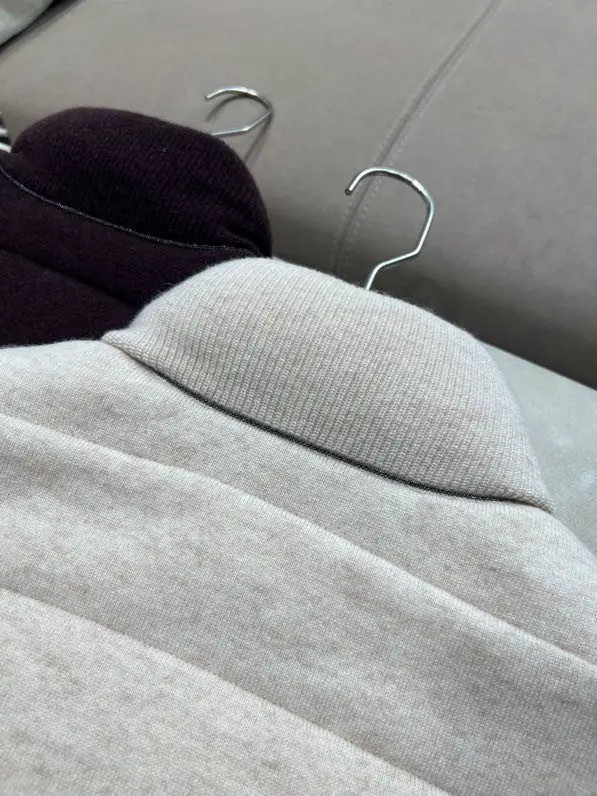 Brunello Cucinelli Cashmere vest female — Photo 3