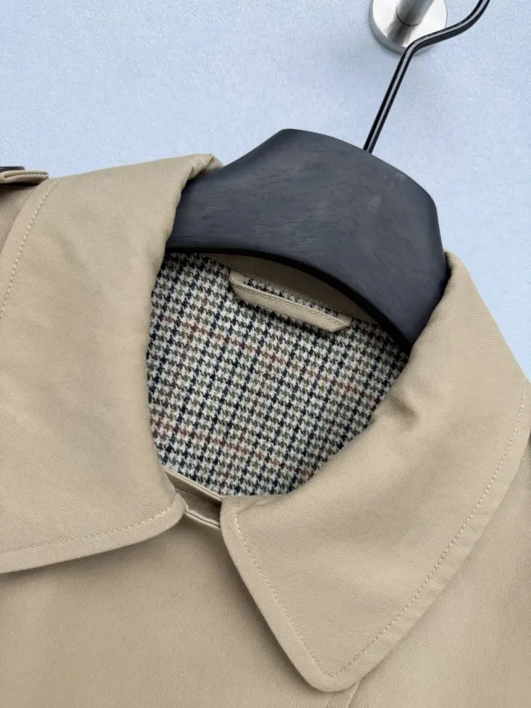 Brunello Cucinelli Classical a long double-breasted trench — Photo 2
