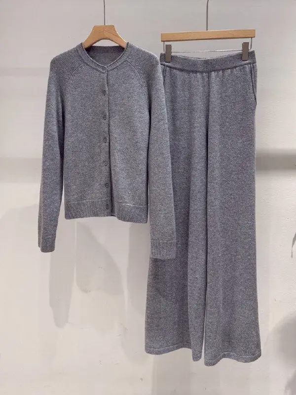 Brunello Cucinelli — Костюм кашеміру жіночий