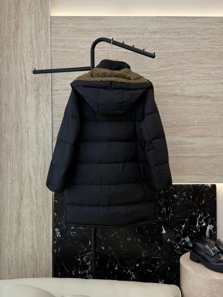 Brunello Cucinelli Down jacket female — Photo 2